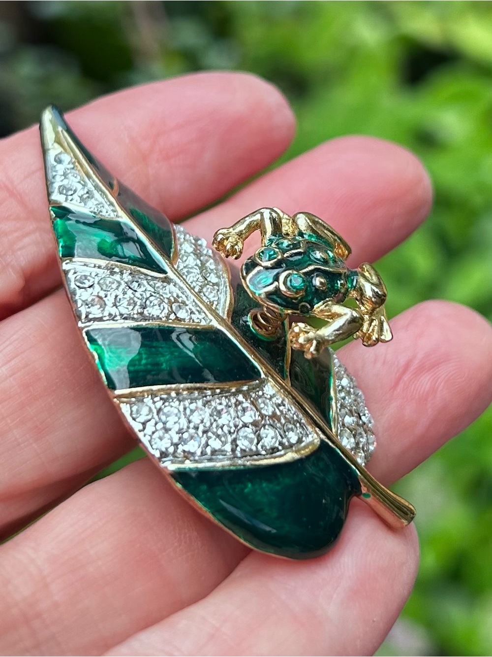 Gold-Tone Green Frog on Leaf Pin Brooch - Green & Gold Decorative Jewelry